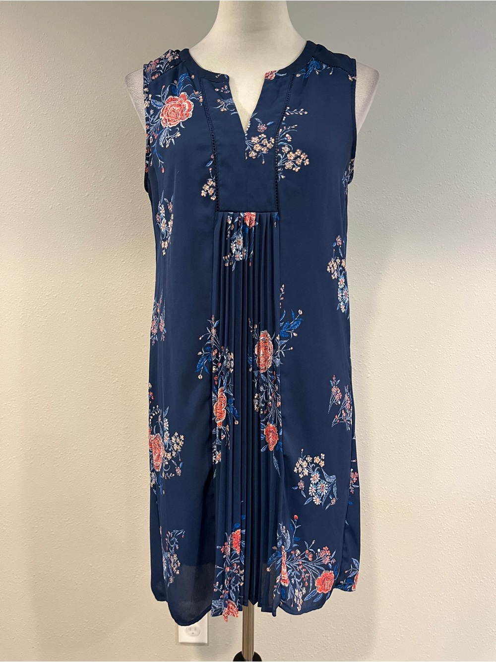 DR2 Navy Floral Sleeveless‎ Pleated Shift Dress size small